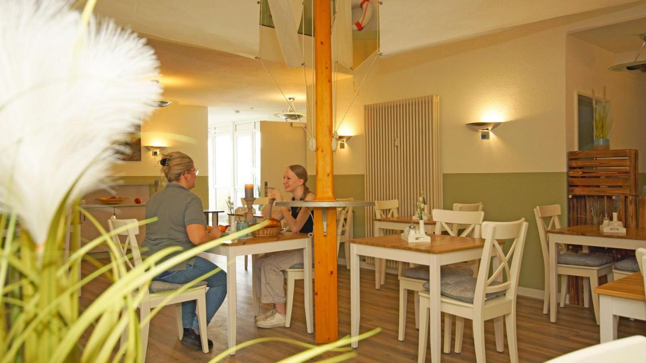 F-1010 Strandhaus Mönchgut Bed&Breakfast DZ 37 strandnah, inkl Frühstück Lobbe Exterior foto